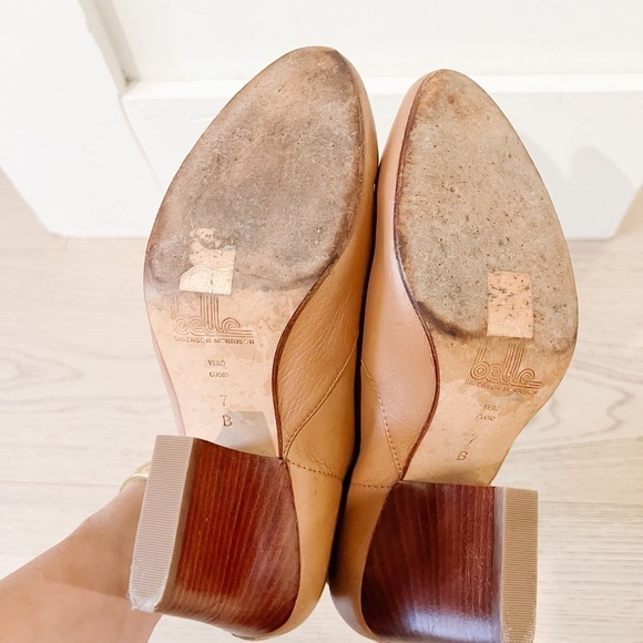 Belle by Sigerson Morrison Nicki leather Scallop Trim Ankle Booties. Tan. Size 7 - Picture 5 of 5